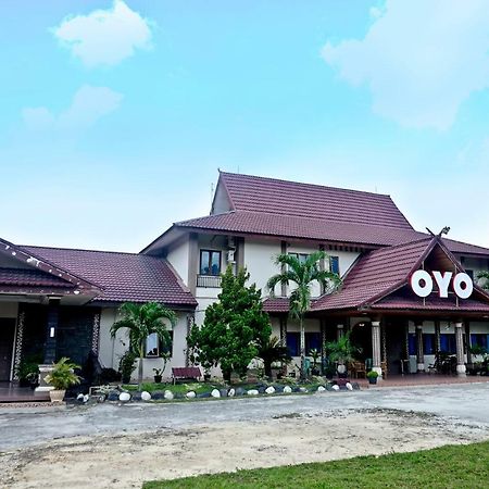 Hotel Oyo 627 Tirta Kencana Syariah Pekanbaru Exterior foto