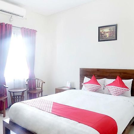 Hotel Oyo 627 Tirta Kencana Syariah Pekanbaru Exterior foto