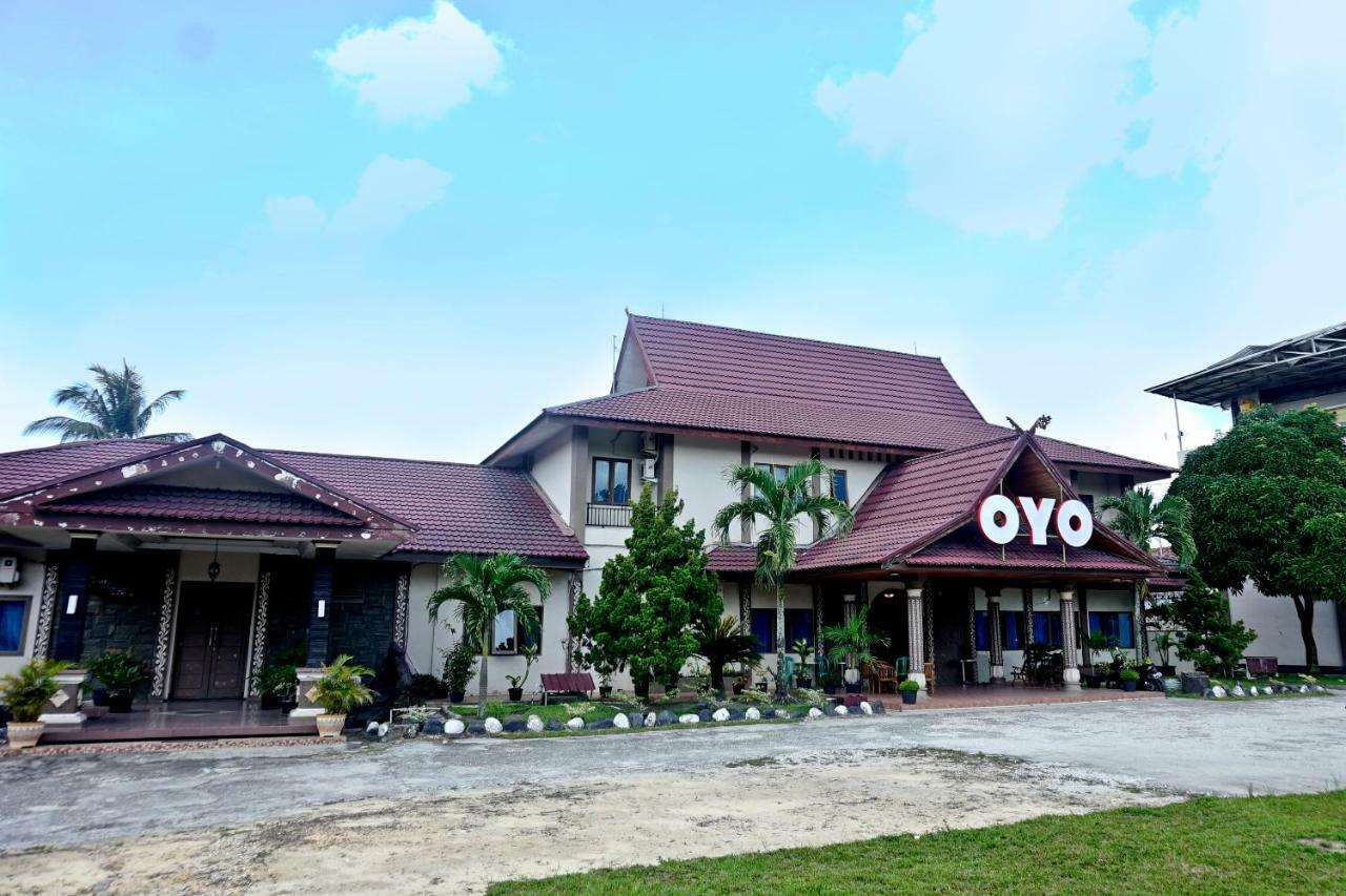 Hotel Oyo 627 Tirta Kencana Syariah Pekanbaru Exterior foto