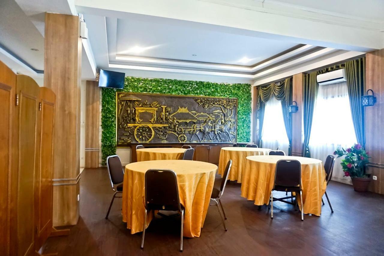 Hotel Oyo 627 Tirta Kencana Syariah Pekanbaru Exterior foto