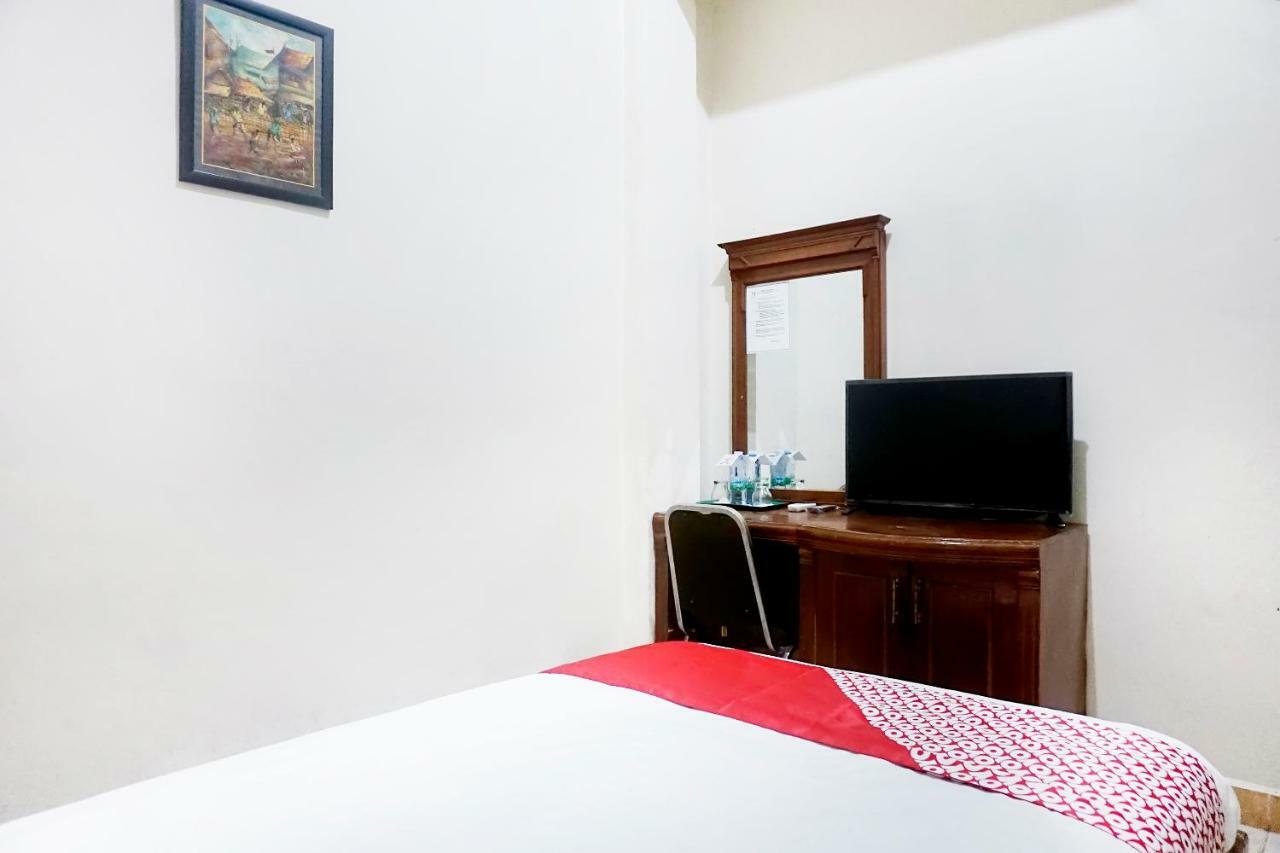 Hotel Oyo 627 Tirta Kencana Syariah Pekanbaru Exterior foto