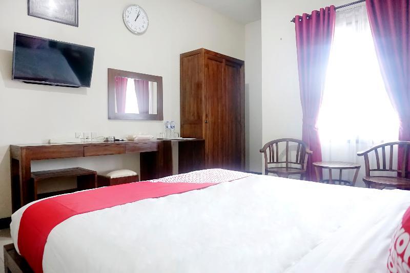 Hotel Oyo 627 Tirta Kencana Syariah Pekanbaru Exterior foto